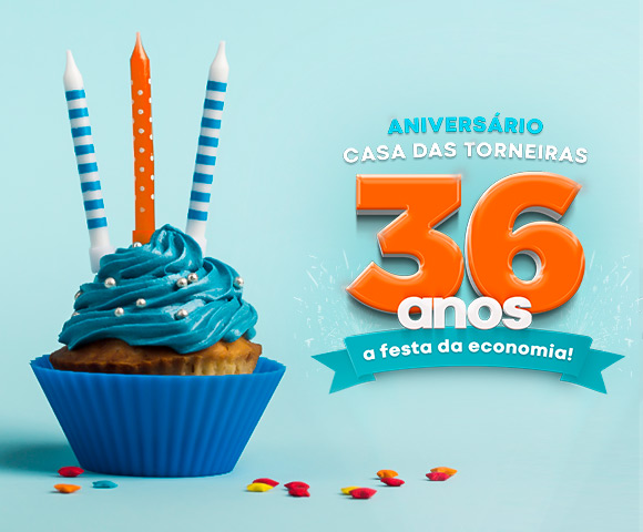 Imagem comemorativa de aniversário de 36 anos da Casa das Torneiras. No detalhe, mini bolo com velinhas.
