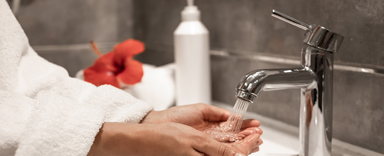 Como limpar torneira | Utilize água e sal | Blog Casa das Torneiras 